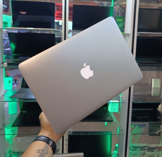 Macbook air 2018 core i7  مکبوک air  2018
